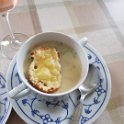 Die französische Zwiebelsuppe mit Croûtons