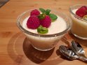 Limetten-Joghurt-Creme mit Himbeeren