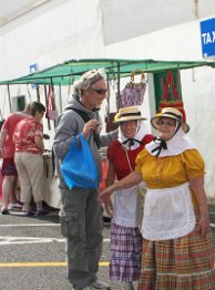 Tradionelle Trachten - Markttag in Teguise