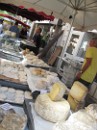 "Grundnahrungsmittel" - Käse aus der Region auf dem Markt in Séte